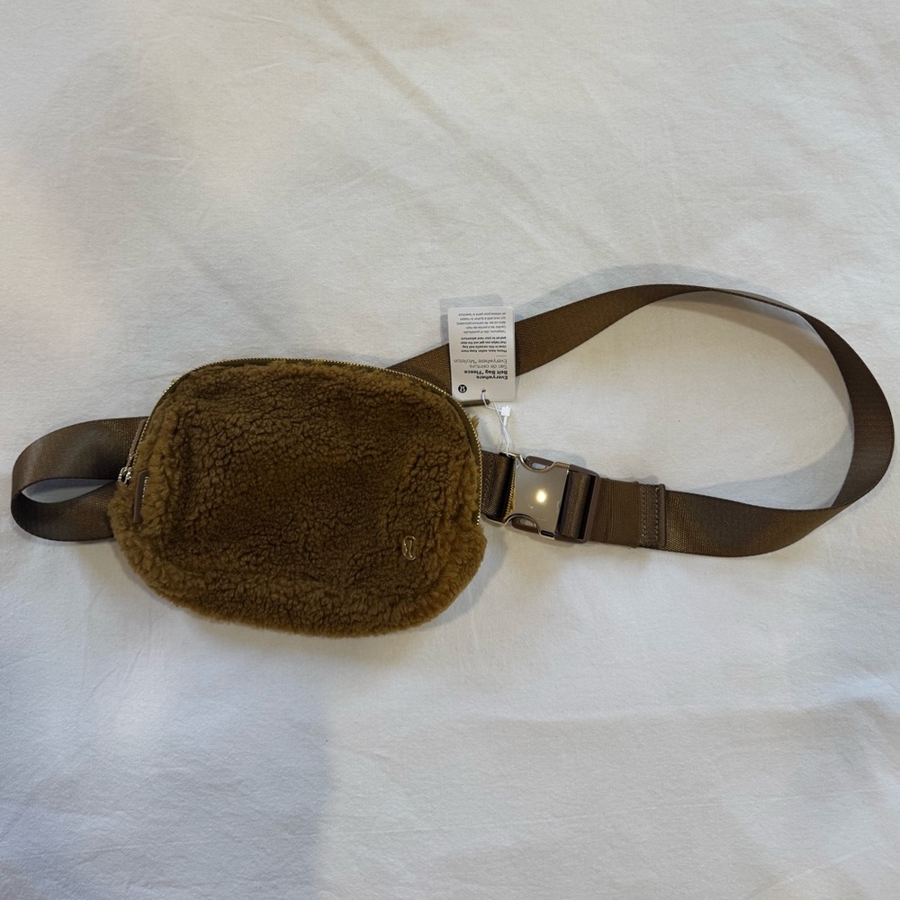 Lululemon everywhere belt bag fleece